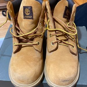 Toddler boys 11 classic Timberland boots. Waterproof. Gently used
